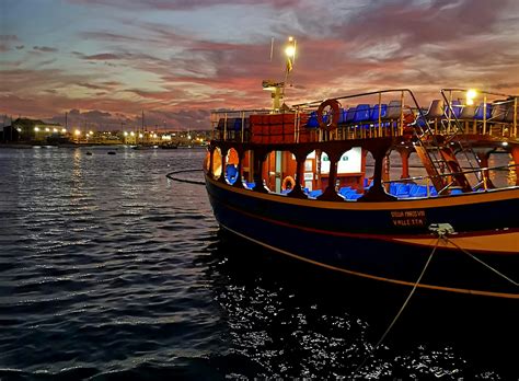 2 harbours cruise line.